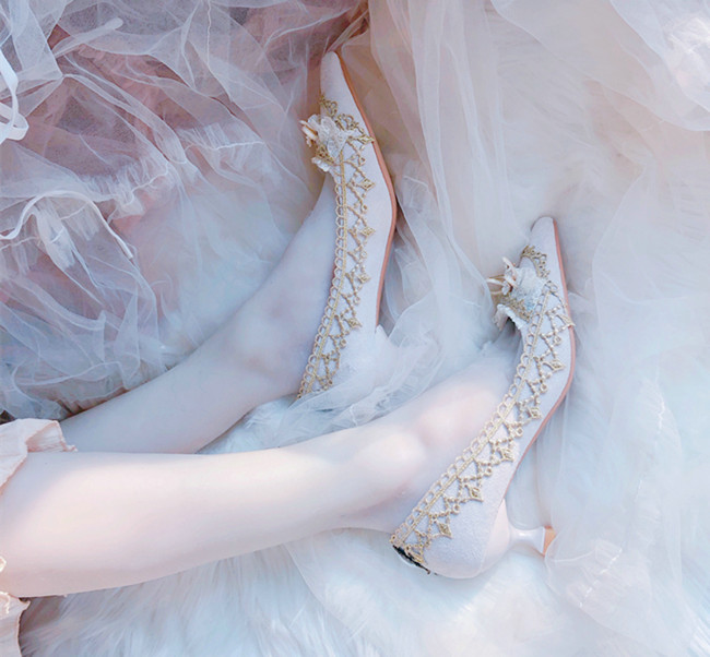 Lolita Gaya Pengadilan Hak Tin - Court Heel Pointed ulasan dan harga